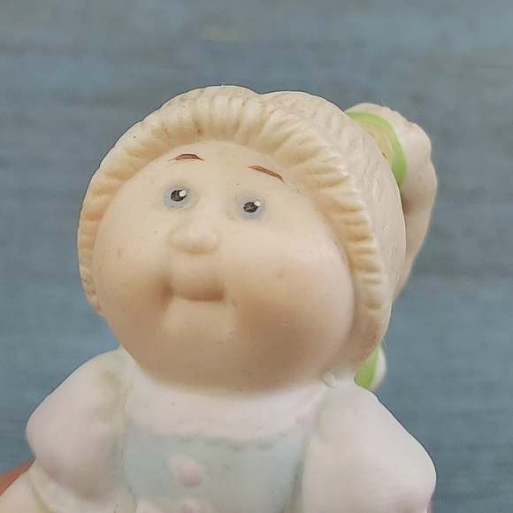 Vintage Cabbage Patch Doll Figurine - Picture 7 of 7